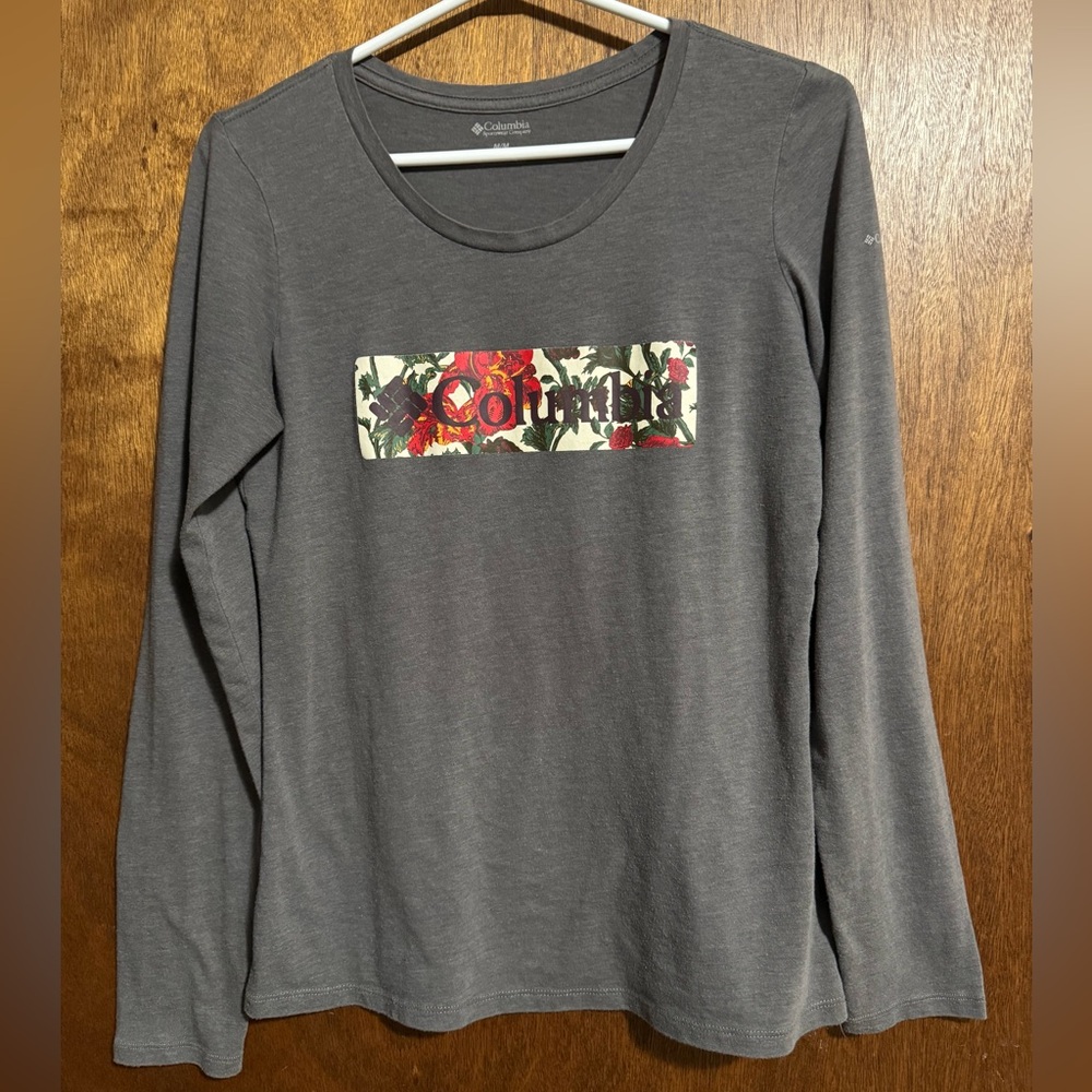 Columbia Women’s Gray Long Sleeve T-Shirt with Floral Graphic Size Medium